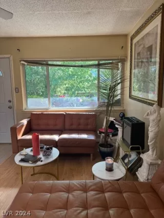 Photo #3: 2601650 Listing