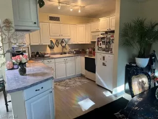 Photo #4: 2601650 Listing