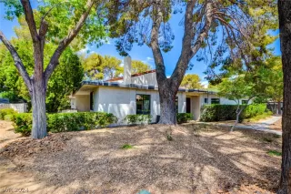 Photo #1: 2601697 Listing