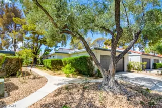 Photo #2: 2601697 Listing