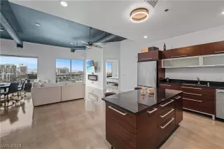 Photo #4: 2601741 Listing 