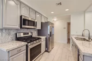 Photo #4: 2601746 Listing 