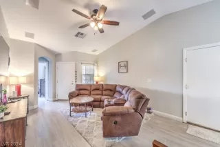 Photo #5: 2601761 Listing 