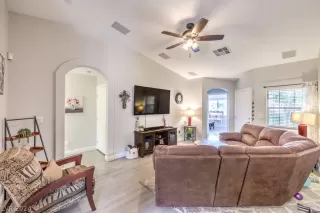 Photo #6: 2601761 Listing 