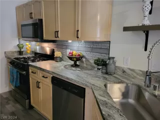 Photo #4: 2601791 Listing