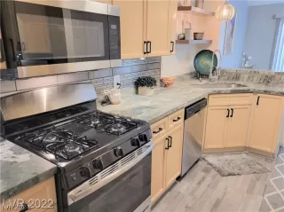 Photo #5: 2601791 Listing