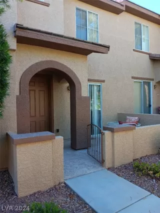 Photo #2: 2601801 Listing 