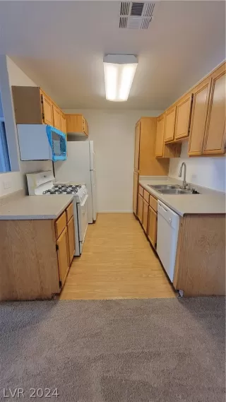 Photo #5: 2601811 Listing 