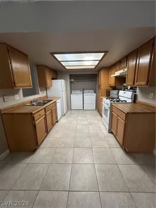 Photo #3: 2601824 Listing 