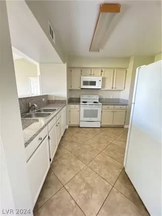 Photo #2: 2601831 Listing 