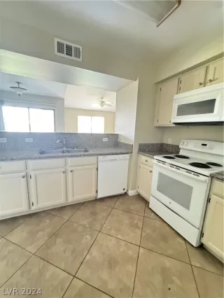 Photo #3: 2601831 Listing 