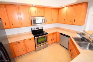 Photo #4: 2601861 Listing 