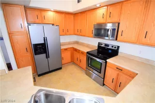 Photo #5: 2601861 Listing 