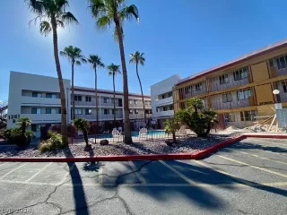 Photo #3: 2601862 Listing 