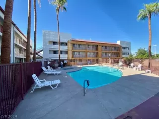 Photo #6: 2601862 Listing 