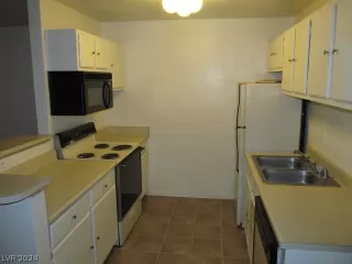 Photo #6: 2601871 Listing 