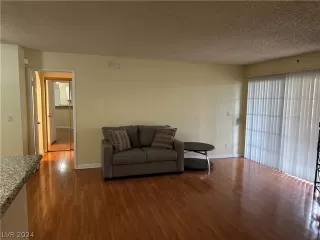 Photo #2: 2601891 Listing 