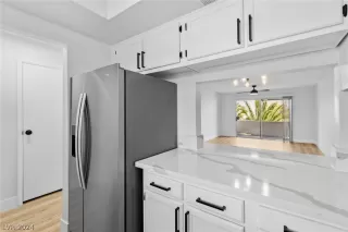 Photo #1: 2601902 Listing