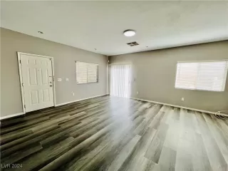 Photo #2: 2601904 Listing