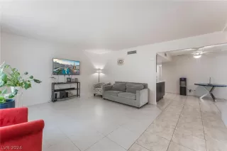 Photo #4: 2601905 Listing