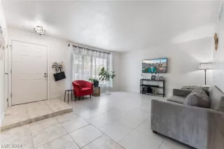 Photo #5: 2601905 Listing