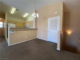 Photo #4: 2601937 Listing 