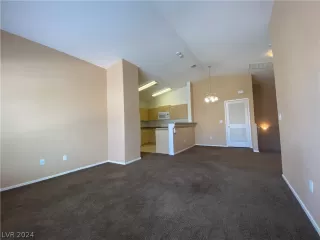 Photo #6: 2601937 Listing 