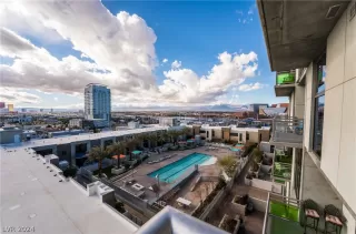 Photo #1: 2601984 Listing 