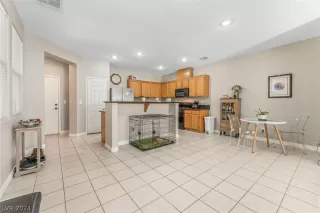 Photo #4: 2601985 Listing 