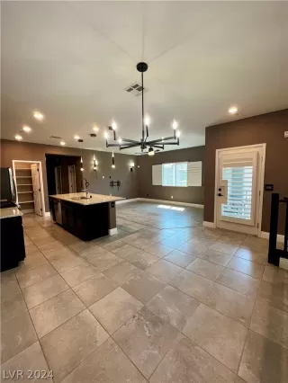 Photo #5: 2601987 Listing 