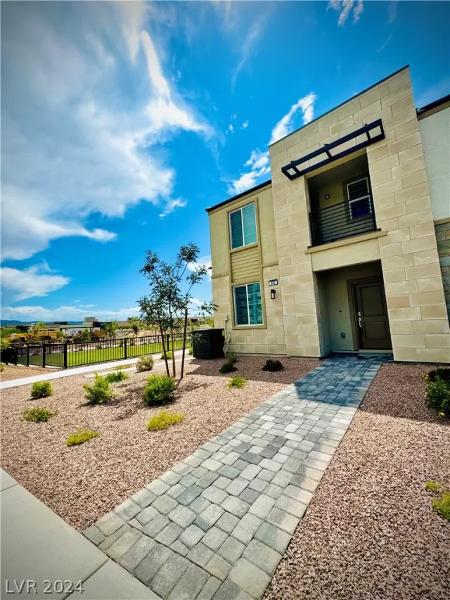 MLS: 2602077 Condo For Sale