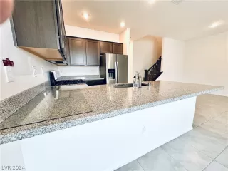 Photo #3: 2602077 Listing 