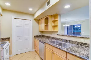 Photo #3: 2602080 Listing 