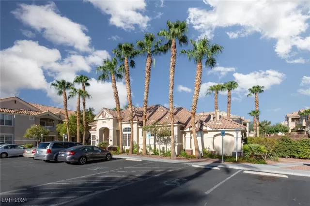 MLS: 2602084 Condo For Sale