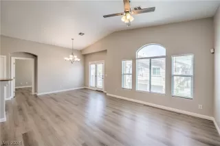 Photo #6: 2602262 Listing 