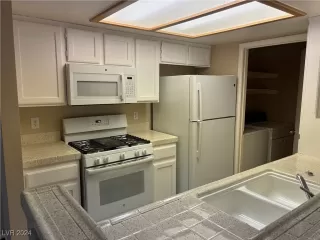 Photo #4: 2602298 Listing 