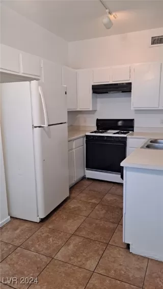 Photo #5: 2602324 Listing 