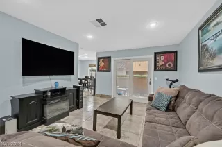 Photo #2: 2602403 Listing