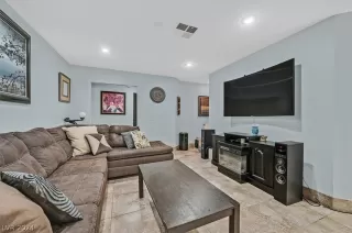 Photo #3: 2602403 Listing