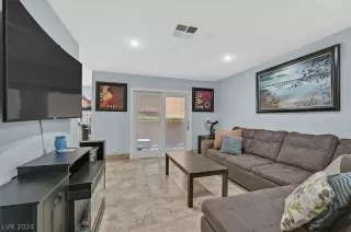 Photo #4: 2602403 Listing