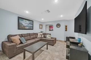 Photo #5: 2602403 Listing