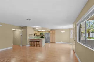 Photo #5: 2602425 Listing