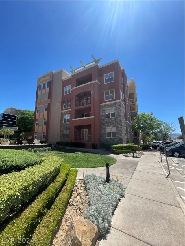 MLS: 2602541 Condo For Sale