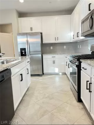 Photo #2: 2602603 Listing