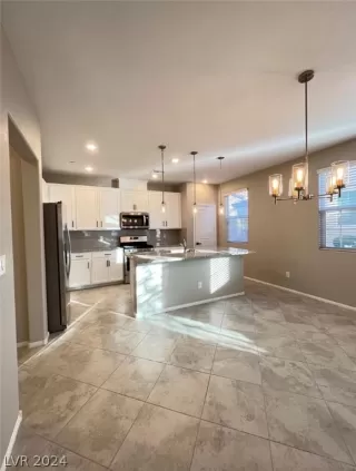 Photo #3: 2602603 Listing