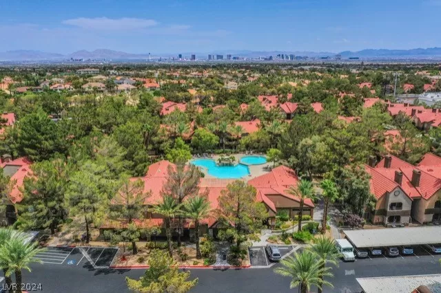 MLS: 2602781 Condo For Sale