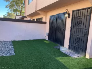 Photo #1: 2602943 Listing 