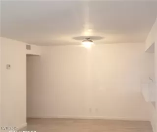 Photo #5: 2602953 Listing