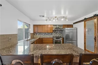 Photo #5: 2602975 Listing