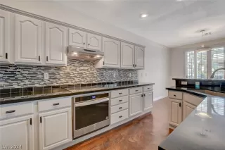 Photo #1: 2603055 Listing 